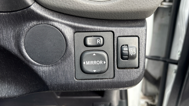 Toyota Yaris 1.0 VVT-i TR 5dr Petrol Hatchback